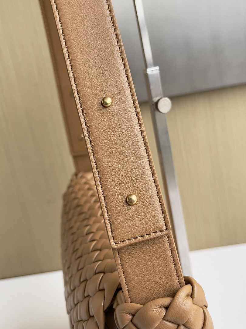 Bottega Veneta Small Cobble Shoulder Bag 709418 Lambskin Caramel