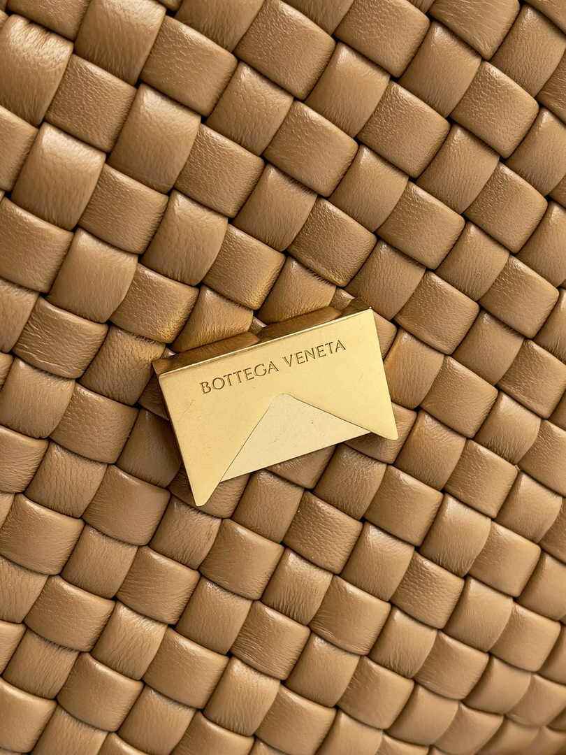 Bottega Veneta Small Cobble Shoulder Bag 709418 Lambskin Caramel