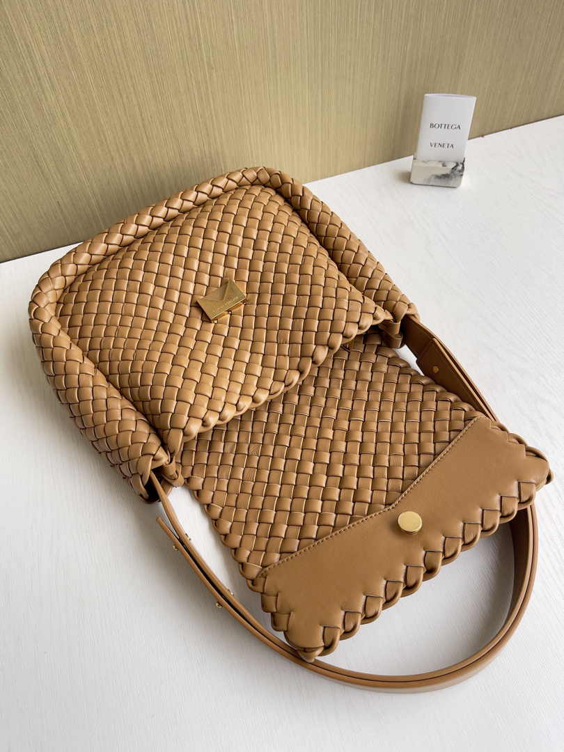 Bottega Veneta Small Cobble Shoulder Bag 709418 Lambskin Caramel