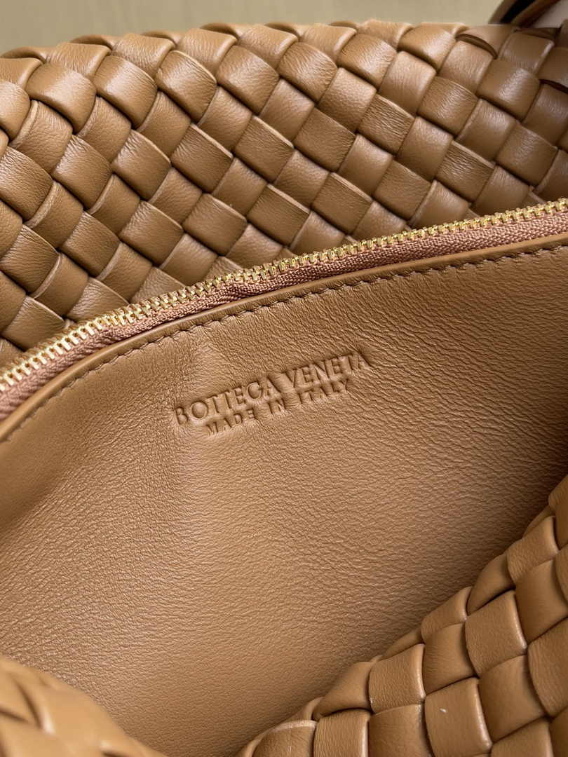 Bottega Veneta Small Cobble Shoulder Bag 709418 Lambskin Caramel