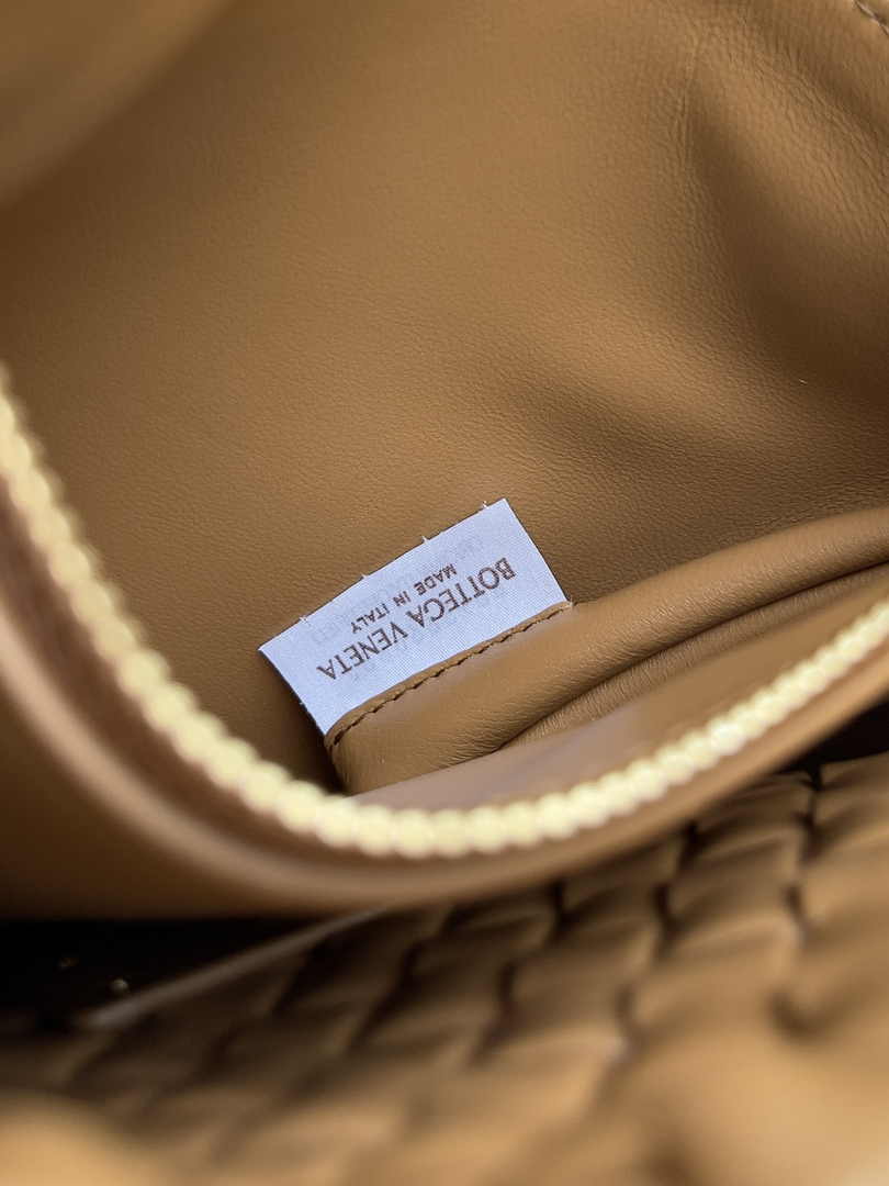 Bottega Veneta Small Cobble Shoulder Bag 709418 Lambskin Caramel