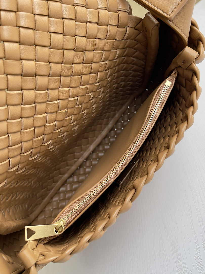 Bottega Veneta Small Cobble Shoulder Bag 709418 Lambskin Caramel