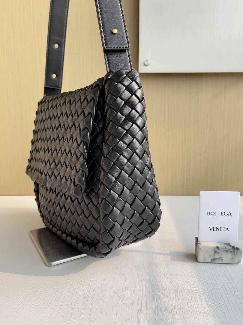 Bottega Veneta Small Cobble Shoulder Bag 709418 Lambskin Black