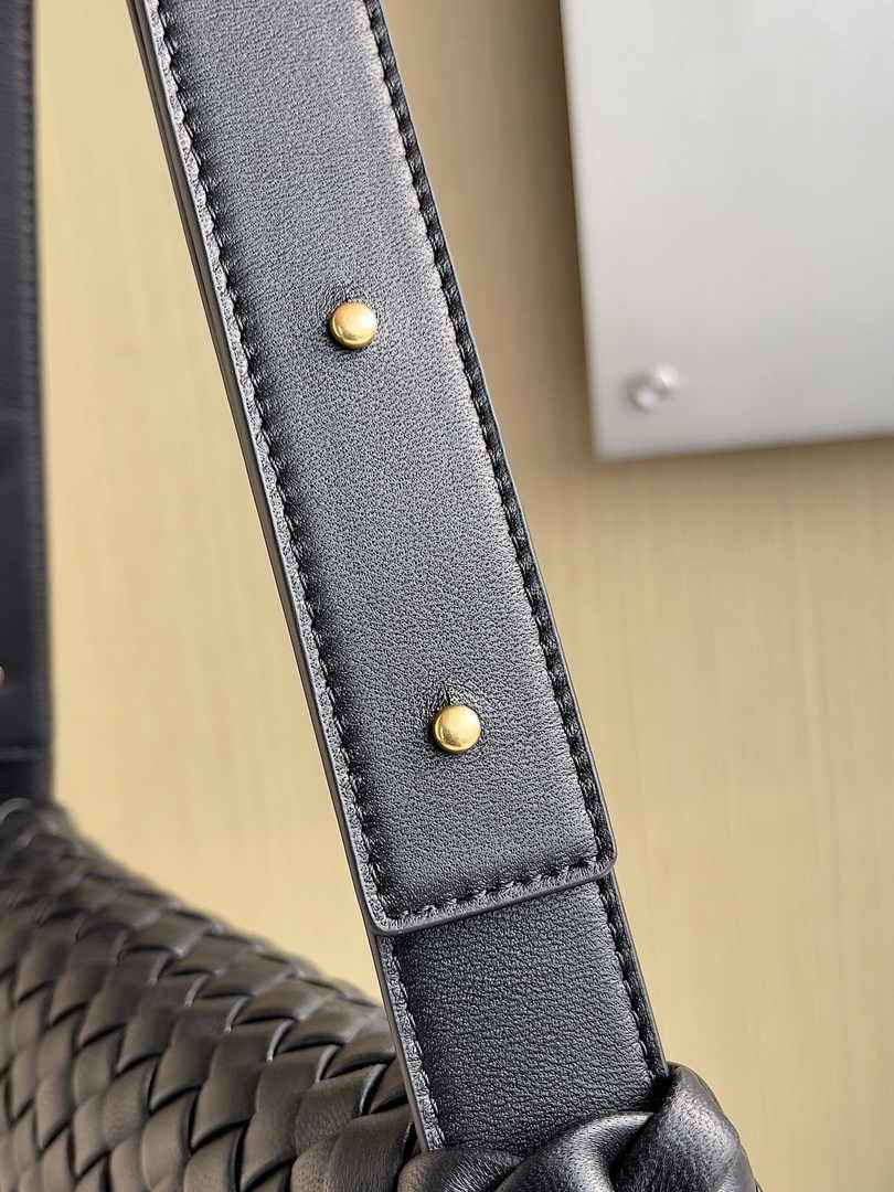 Bottega Veneta Small Cobble Shoulder Bag 709418 Lambskin Black