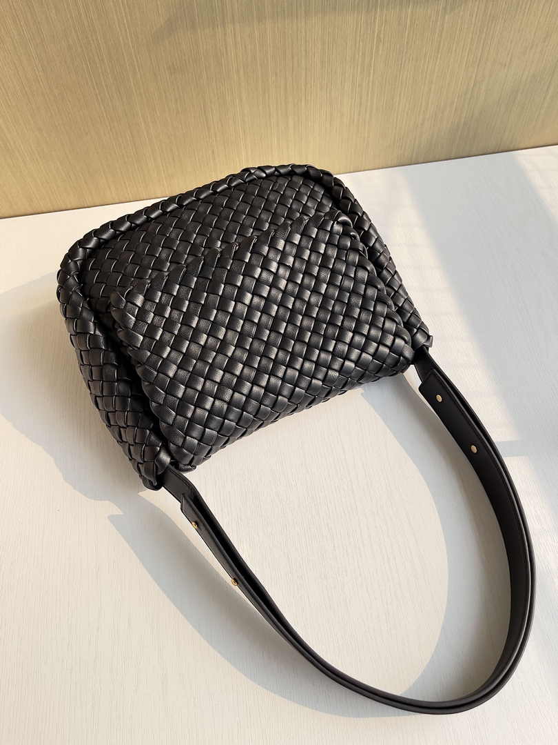 Bottega Veneta Small Cobble Shoulder Bag 709418 Lambskin Black