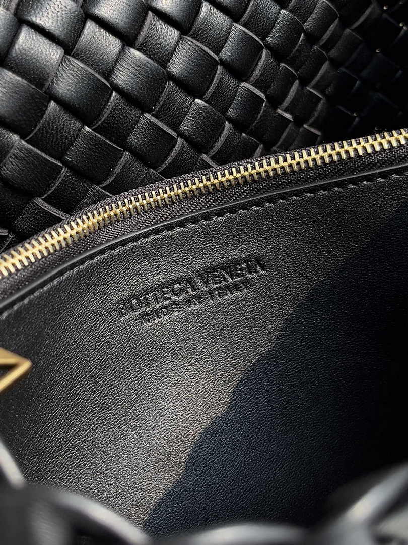 Bottega Veneta Small Cobble Shoulder Bag 709418 Lambskin Black