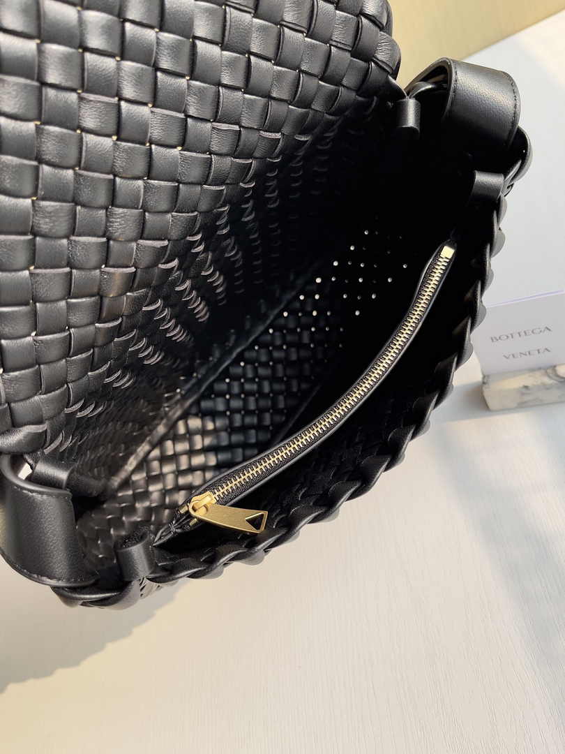 Bottega Veneta Small Cobble Shoulder Bag 709418 Lambskin Black