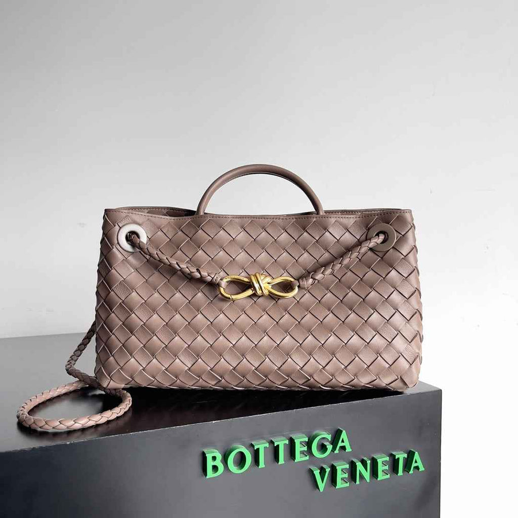 Bottega Veneta Small East West Andiamo 754990 Lambskin Light Pink
