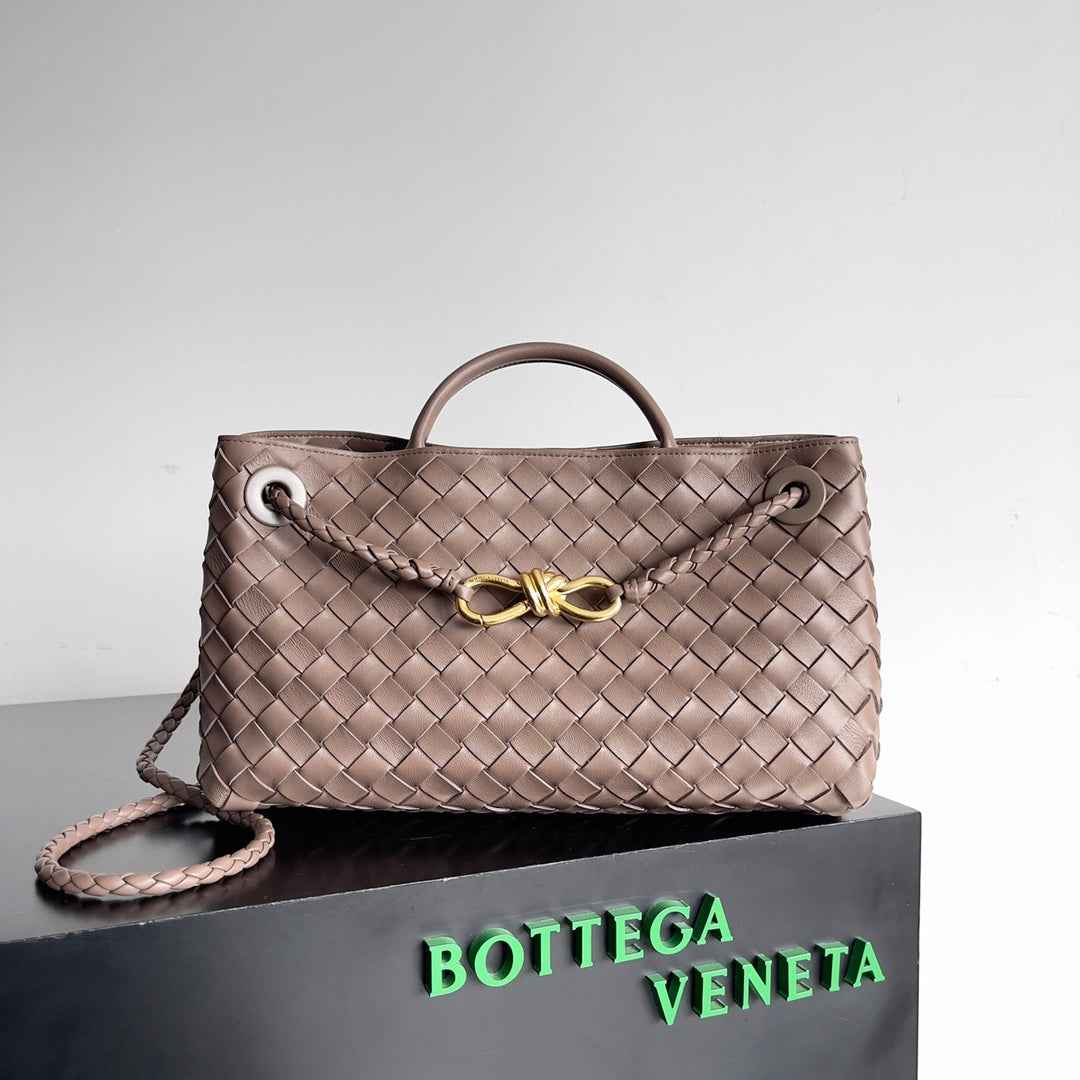 Bottega Veneta Small East West Andiamo 754990 Lambskin Light Pink