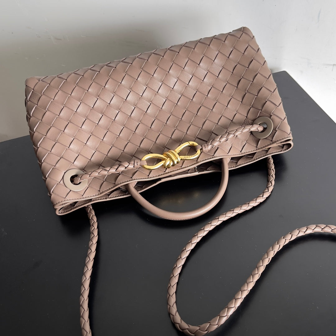 Bottega Veneta Small East West Andiamo 754990 Lambskin Light Pink