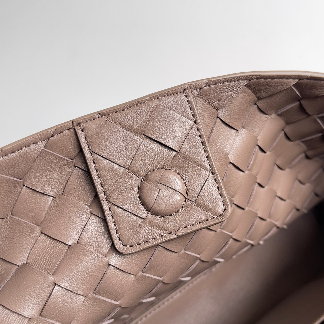 Bottega Veneta Small East West Andiamo 754990 Lambskin Light Pink