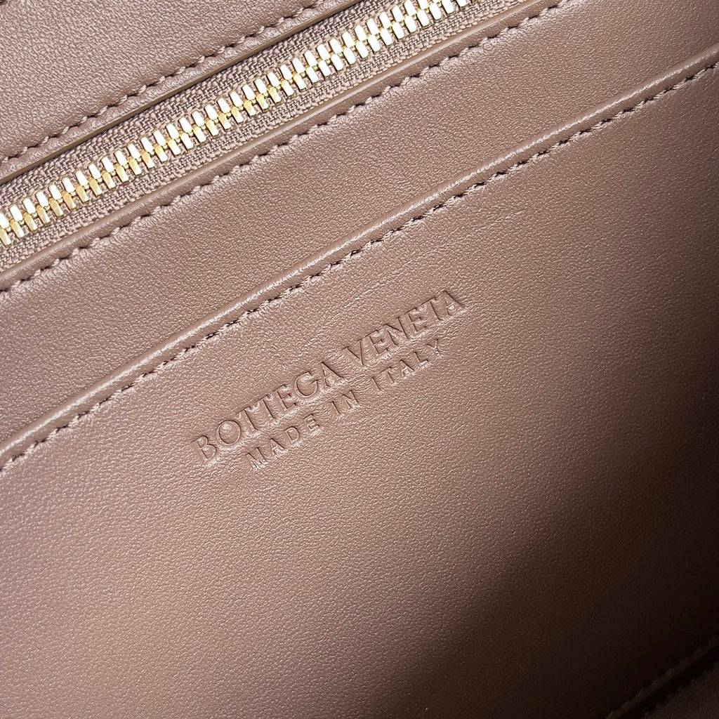 Bottega Veneta Small East West Andiamo 754990 Lambskin Light Pink
