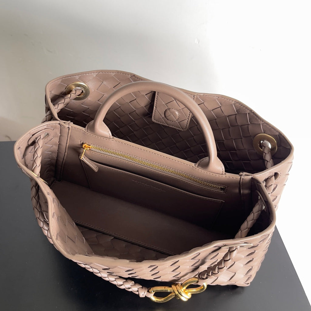 Bottega Veneta Small East West Andiamo 754990 Lambskin Light Pink