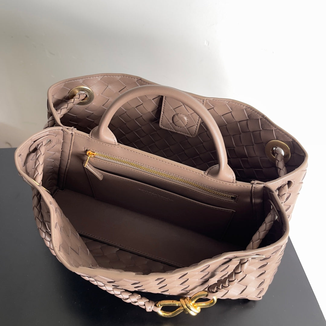 Bottega Veneta Small East West Andiamo 754990 Lambskin Light Pink