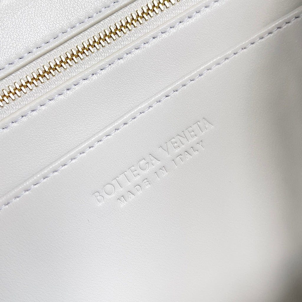 Bottega Veneta Small East West Andiamo 754990 Lambskin White