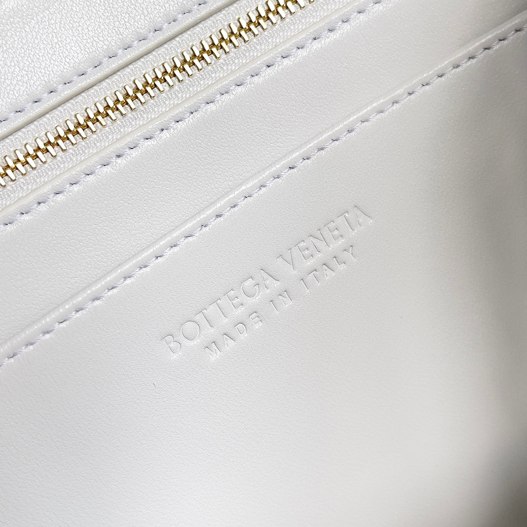 Bottega Veneta Small East West Andiamo 754990 Lambskin White