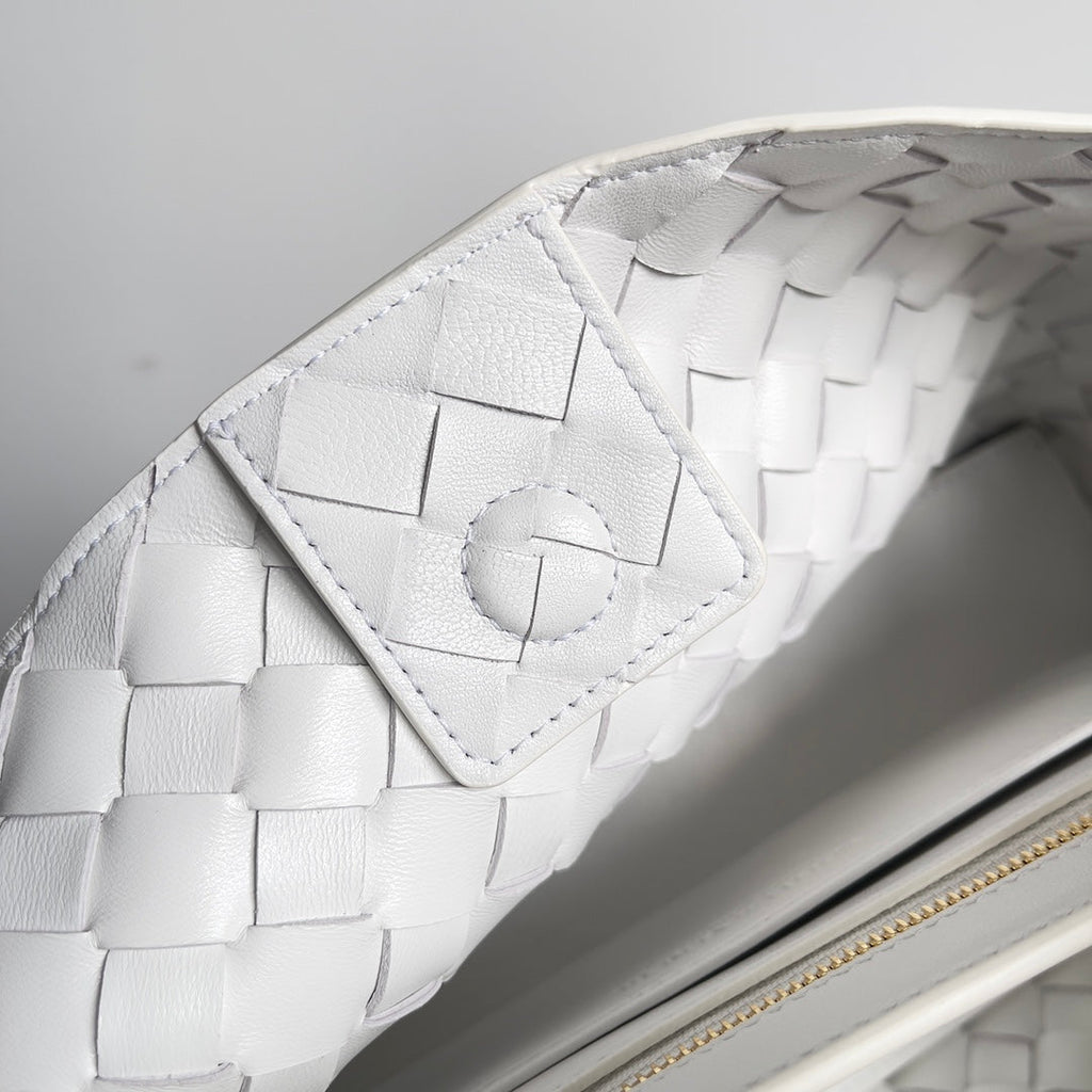 Bottega Veneta Small East West Andiamo 754990 Lambskin White