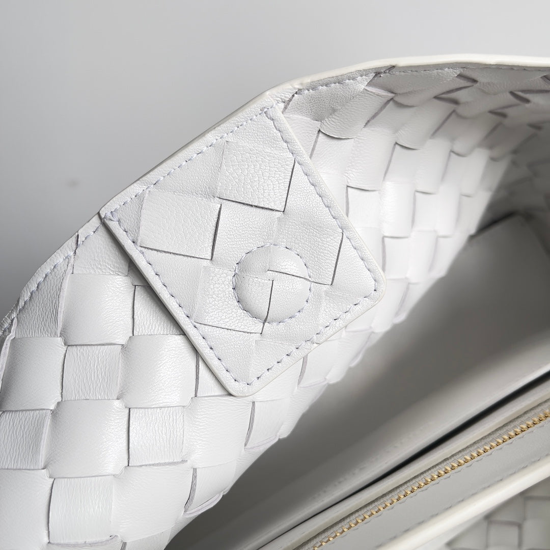 Bottega Veneta Small East West Andiamo 754990 Lambskin White