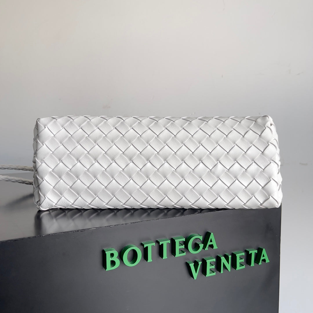 Bottega Veneta Small East West Andiamo 754990 Lambskin White