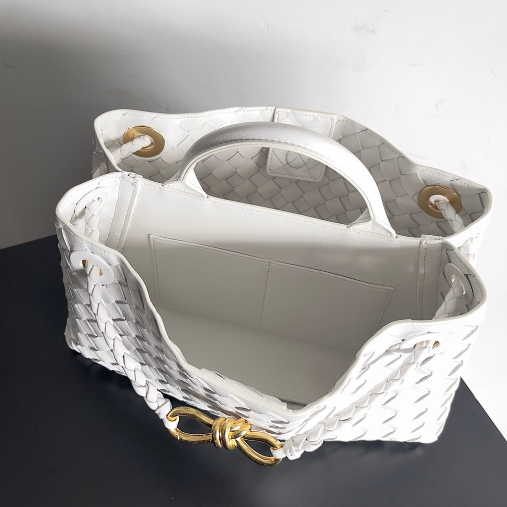 Bottega Veneta Small East West Andiamo 754990 Lambskin White