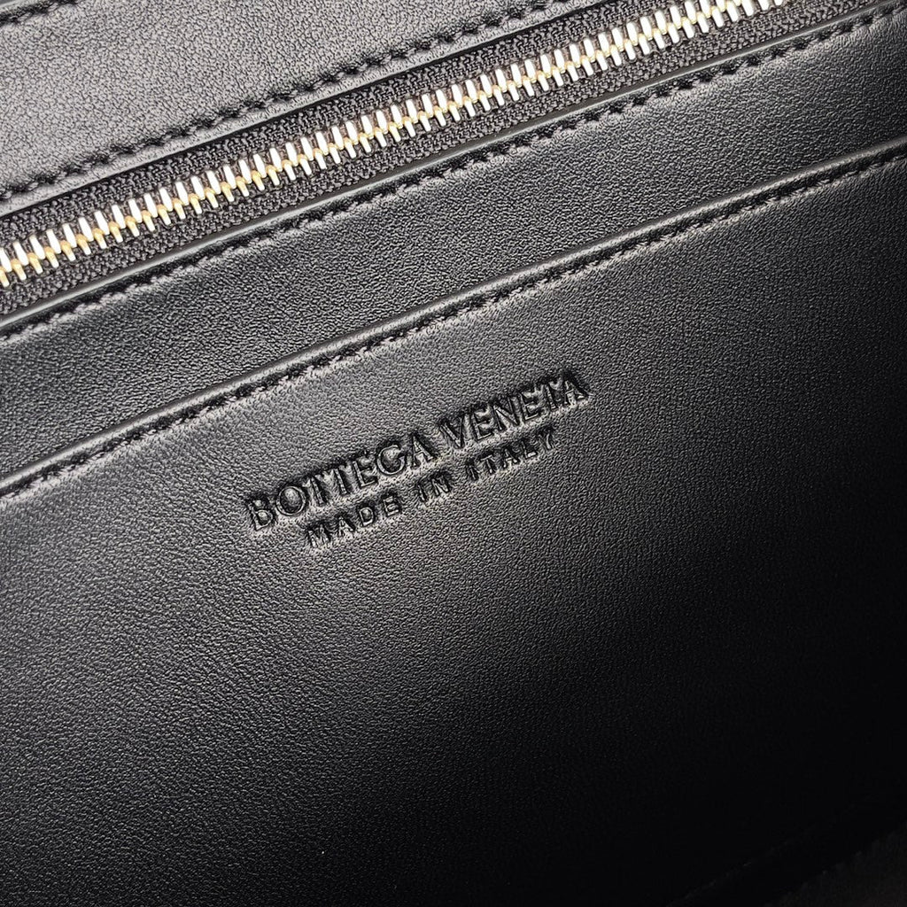 Bottega Veneta Small East West Andiamo 754990 Lambskin Black