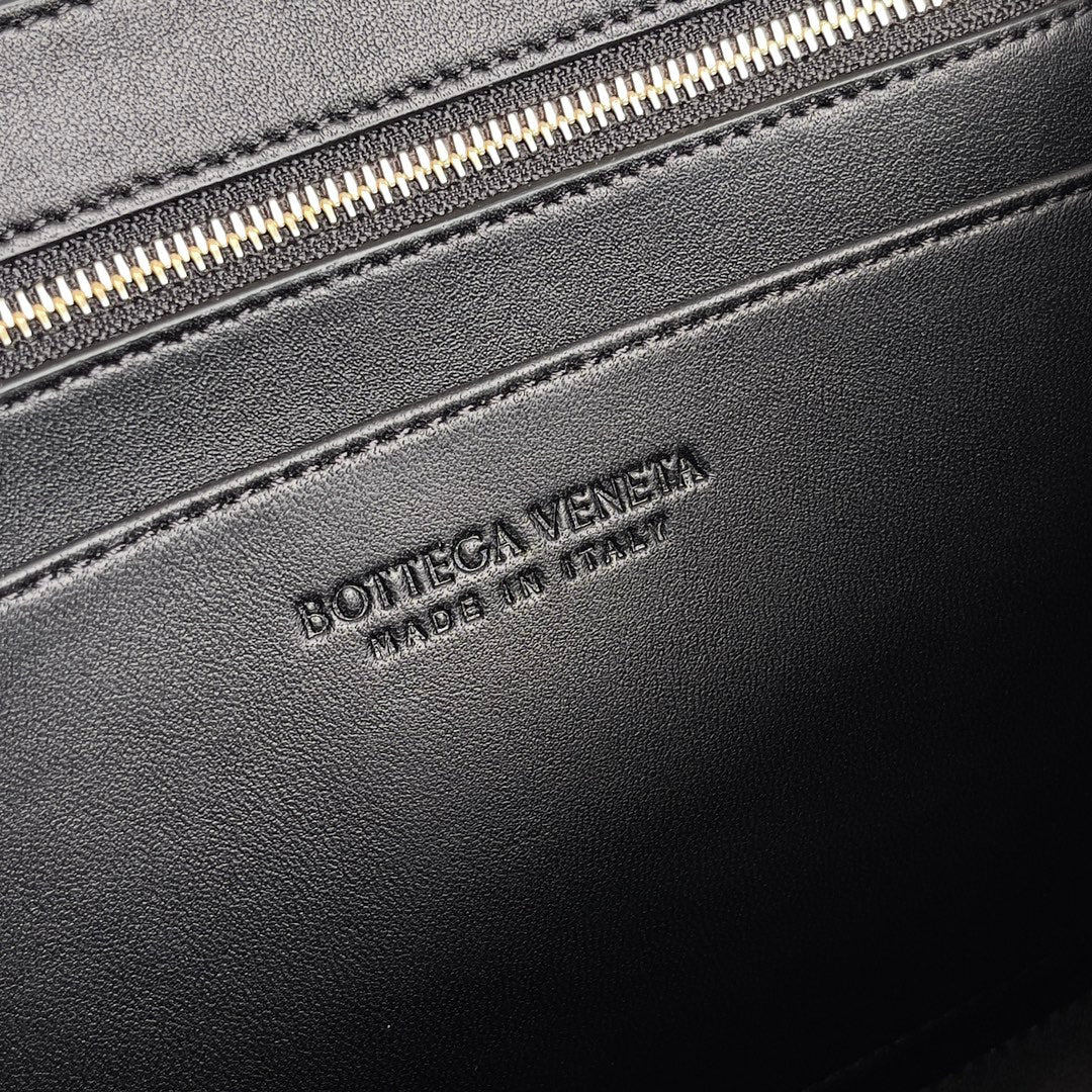 Bottega Veneta Small East West Andiamo 754990 Lambskin Black