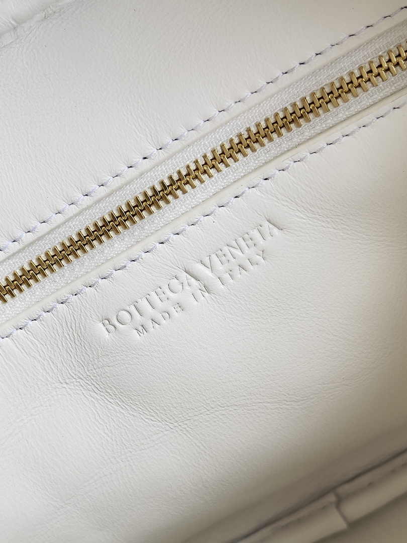 Bottega Veneta Small Getaway 776736 Lambskin White
