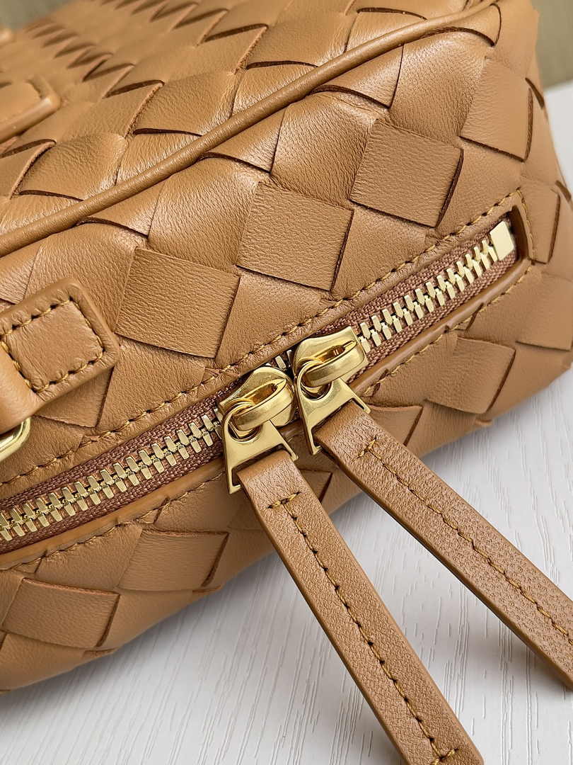 Bottega Veneta Small Getaway 776736 Lambskin Brown