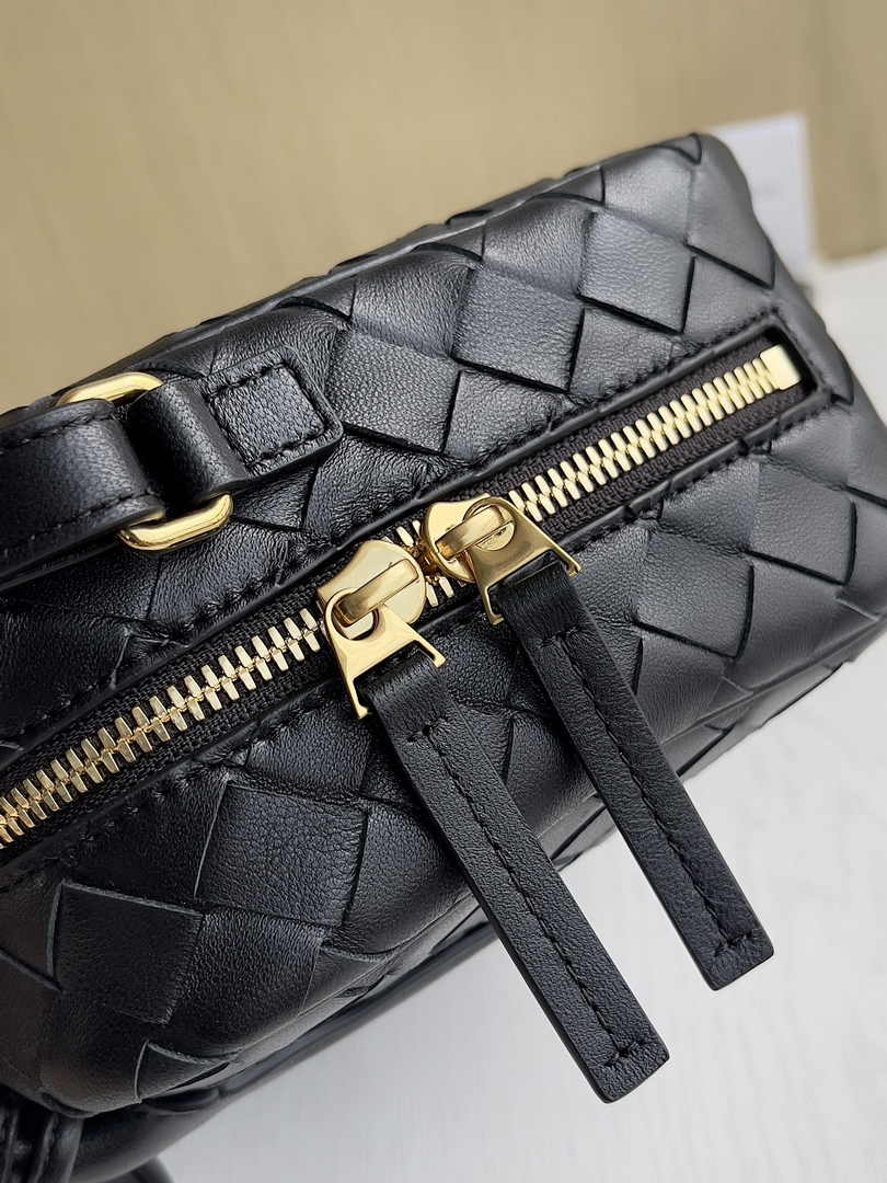 Bottega Veneta Small Getaway 776736 Calfskin Black