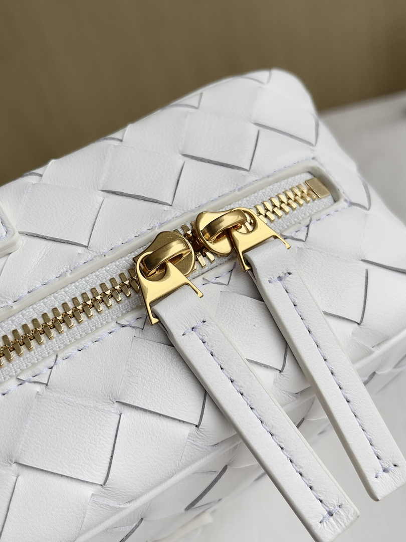 Bottega Veneta Small Getaway 776736 Calfskin White