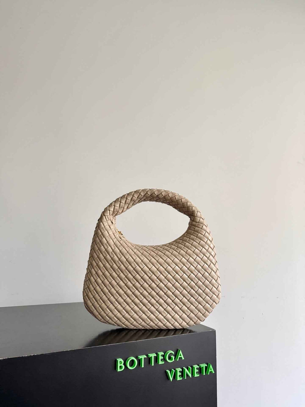 Bottega Veneta Small Veneta Bag 856736 in Cream