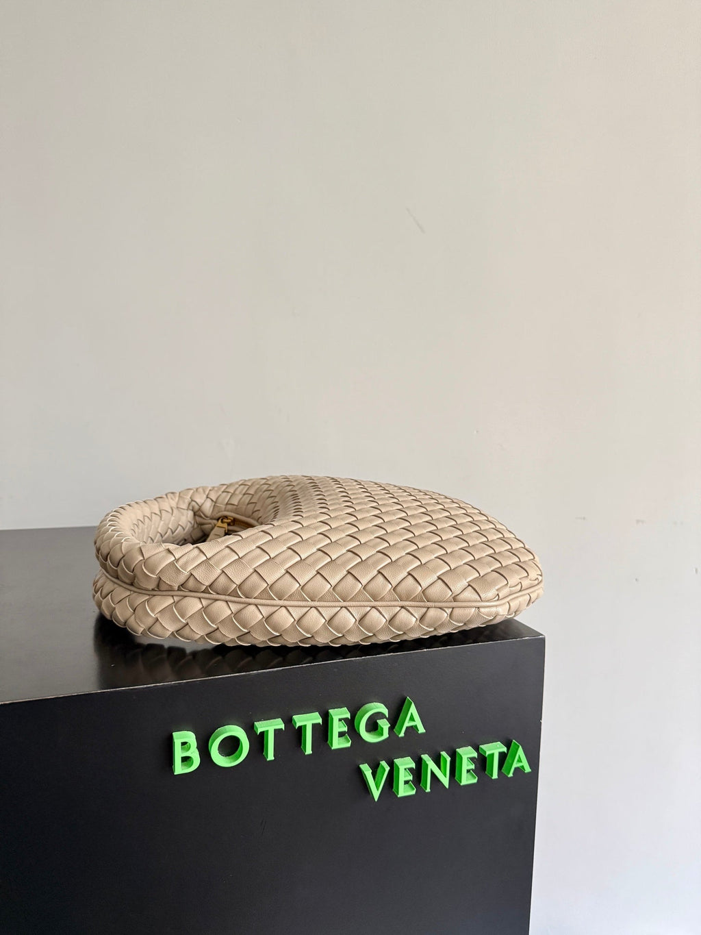 Bottega Veneta Small Veneta Bag 856736 in Cream