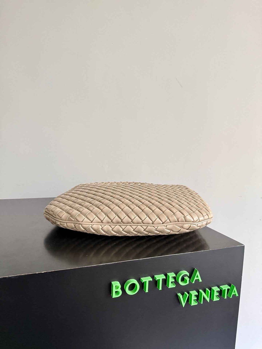 Bottega Veneta Small Veneta Bag 856736 in Cream