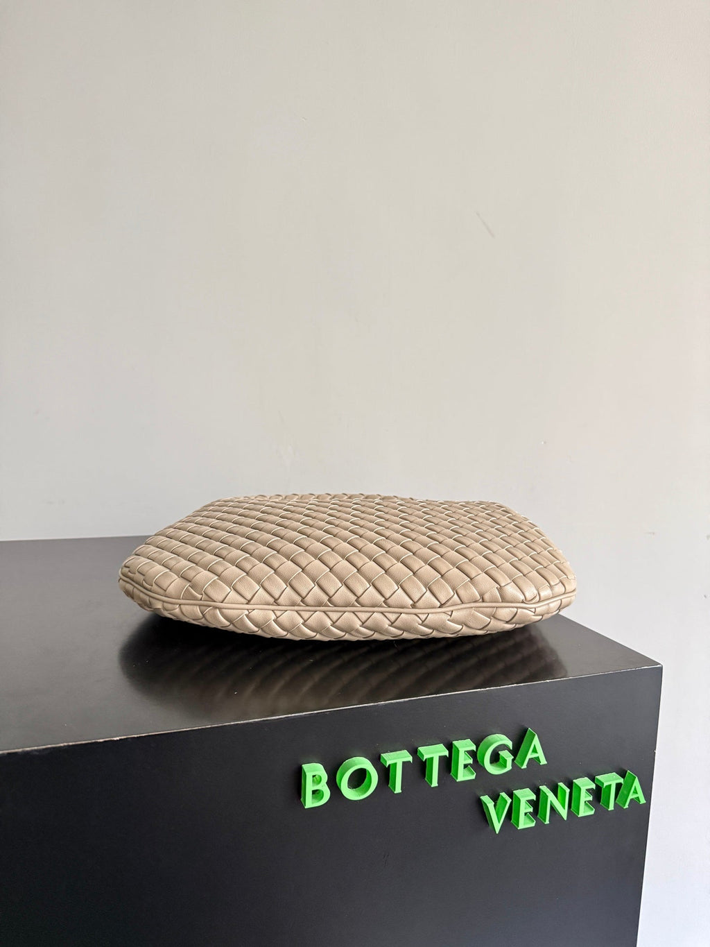 Bottega Veneta Small Veneta Bag 856736 in Cream