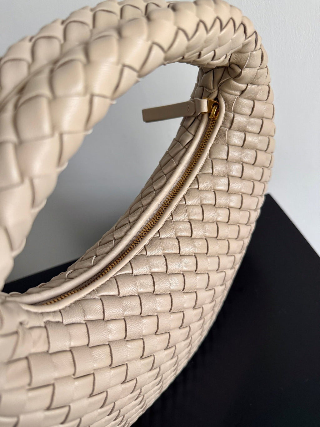 Bottega Veneta Small Veneta Bag 856736 in Cream