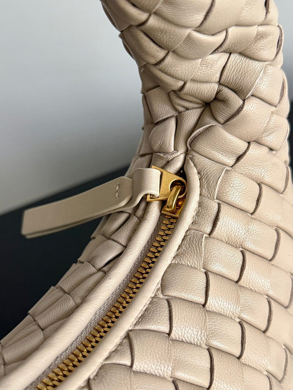 Bottega Veneta Small Veneta Bag 856736 in Cream