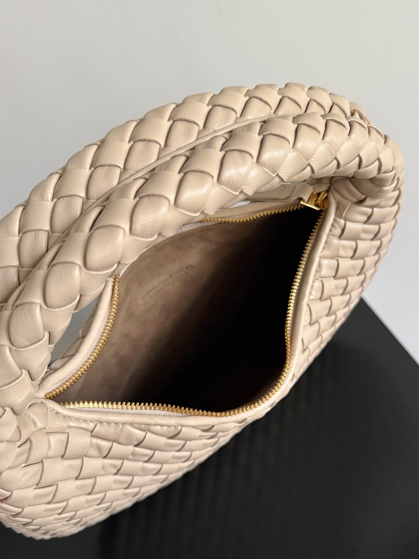 Bottega Veneta Small Veneta Bag 856736 in Cream
