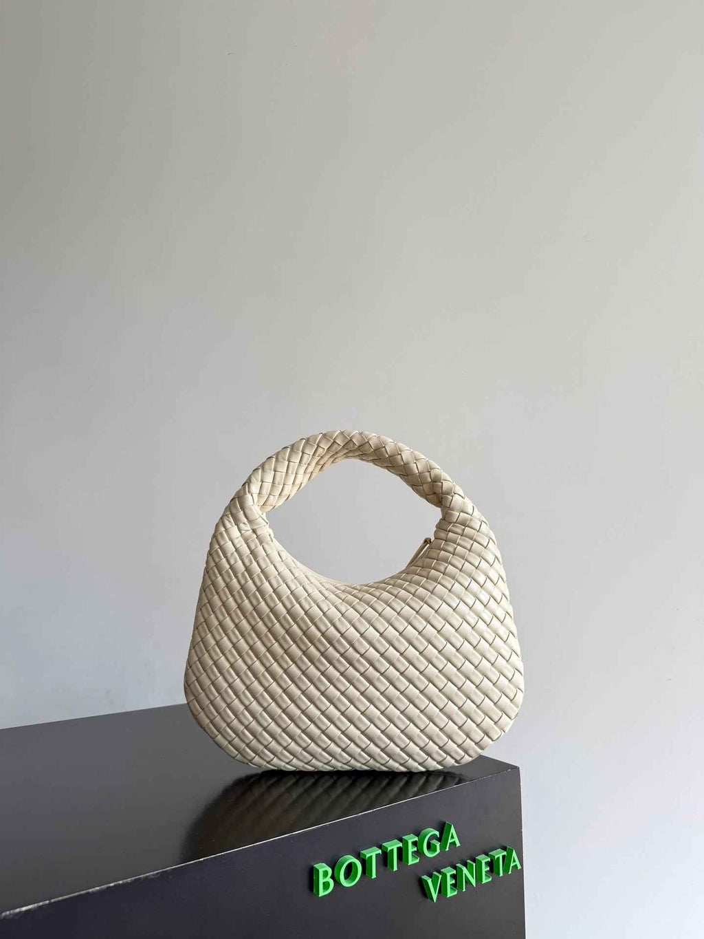 Bottega Veneta Small Veneta Bag 856736 in Beige