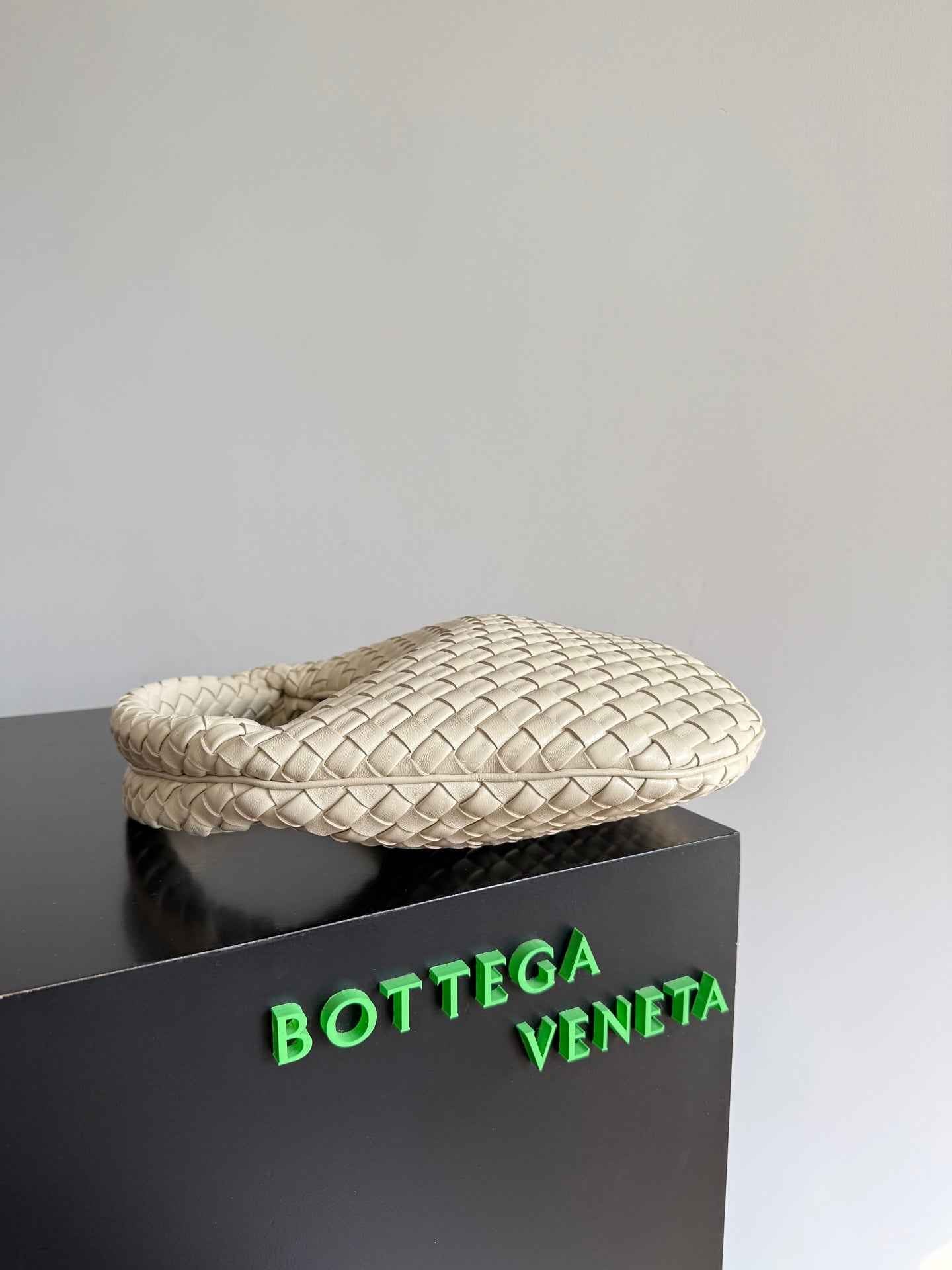 Bottega Veneta Small Veneta Bag 856736 in Beige