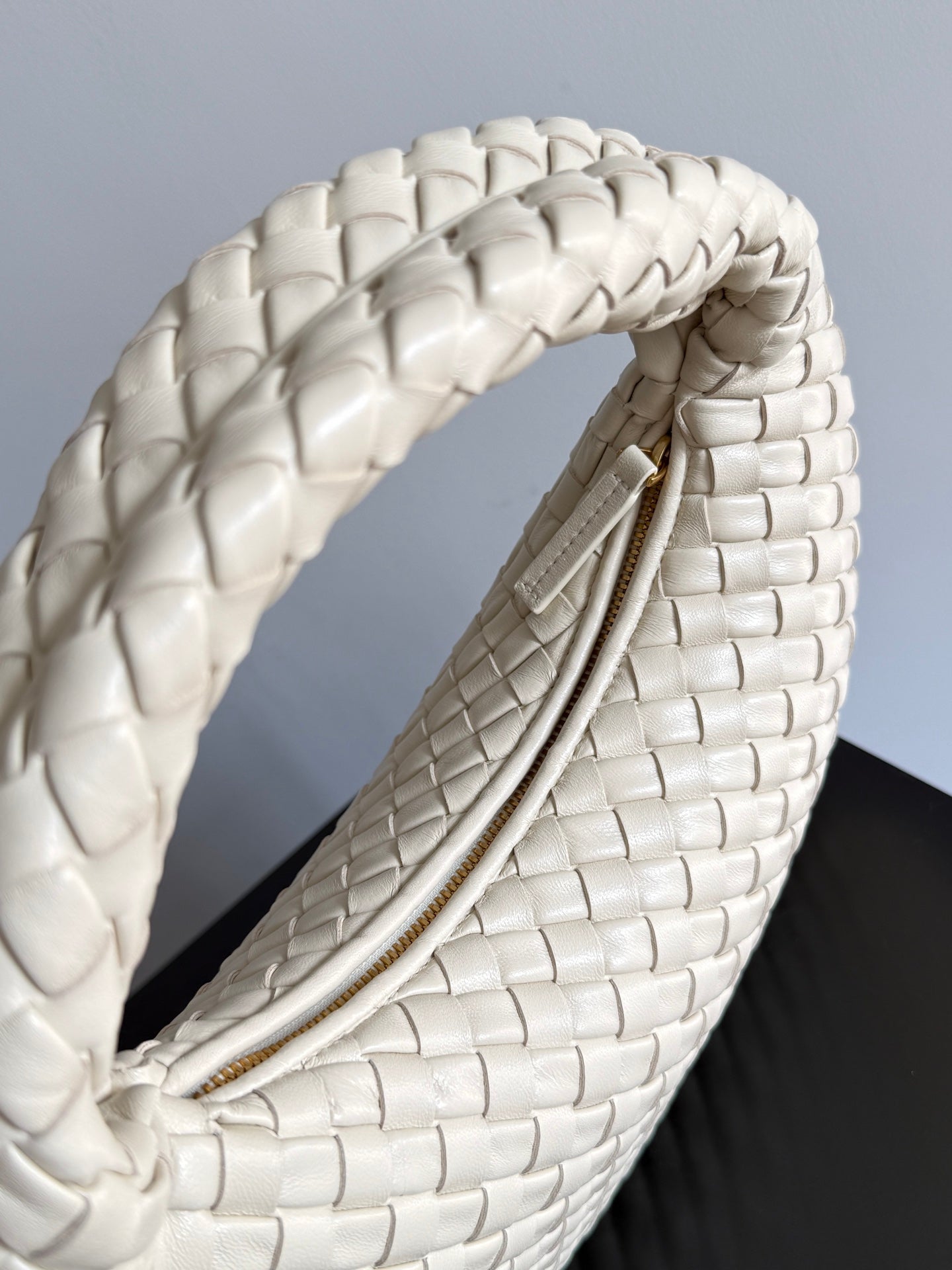 Bottega Veneta Small Veneta Bag 856736 in Beige