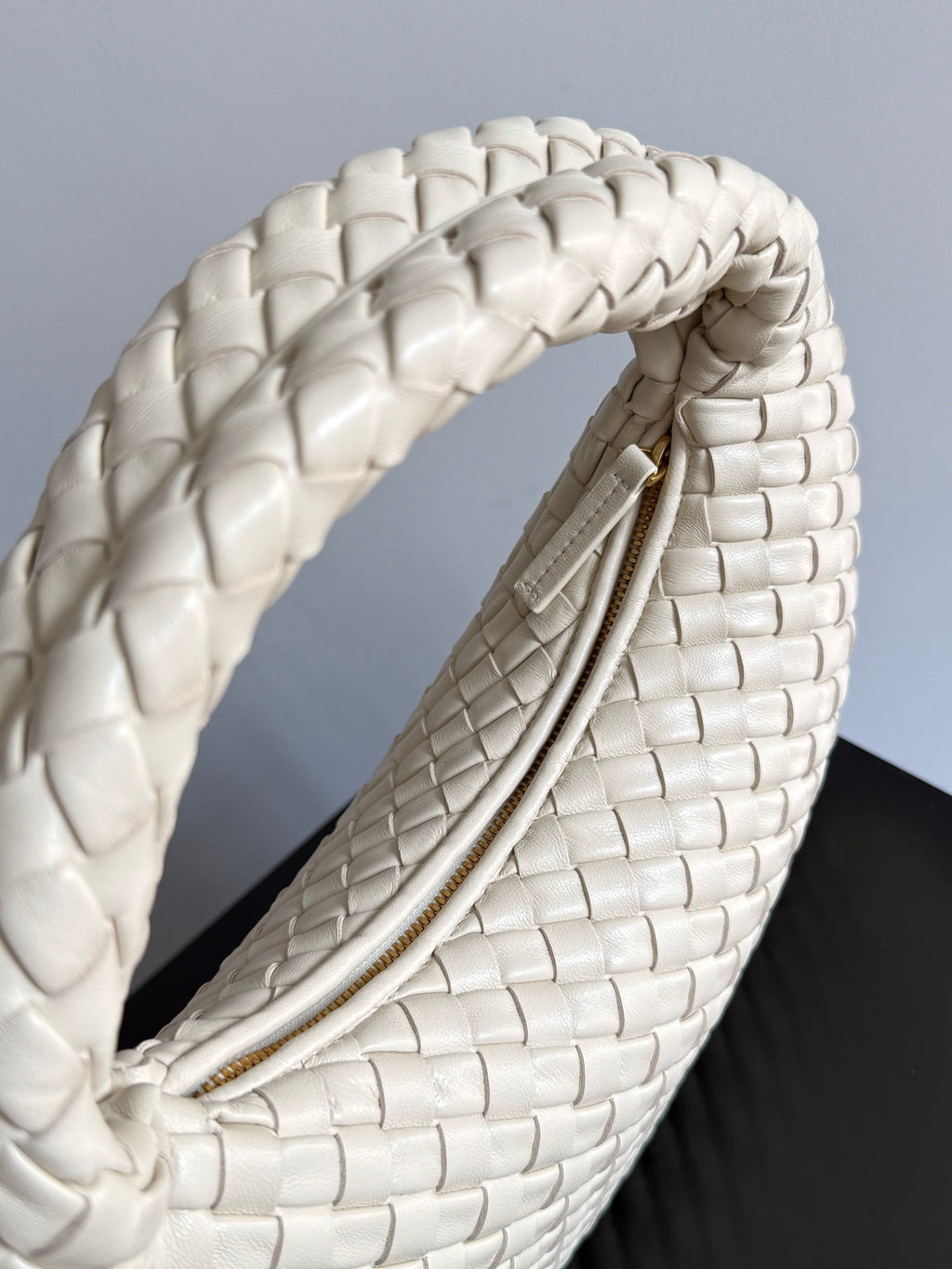 Bottega Veneta Small Veneta Bag 856736 in Beige