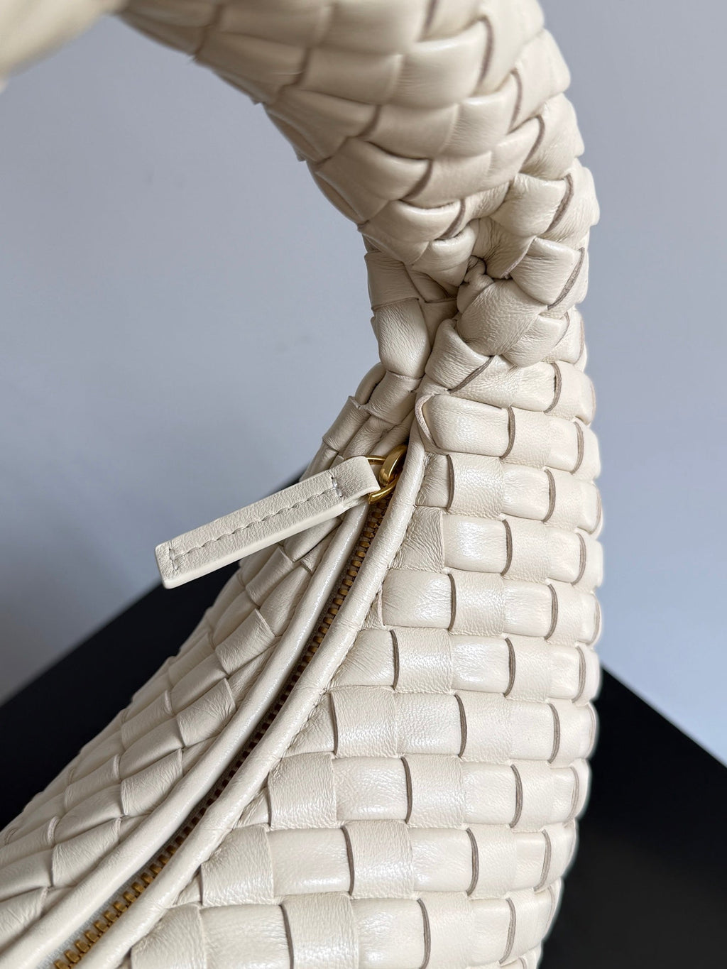 Bottega Veneta Small Veneta Bag 856736 in Beige