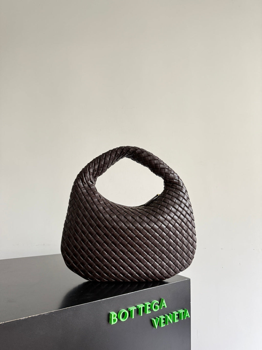 Bottega Veneta Small Veneta Bag 856736 in Coffee