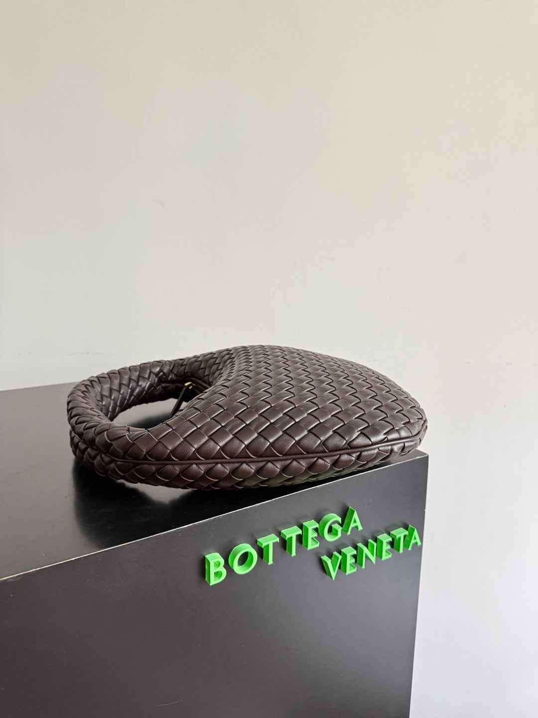 Bottega Veneta Small Veneta Bag 856736 in Coffee