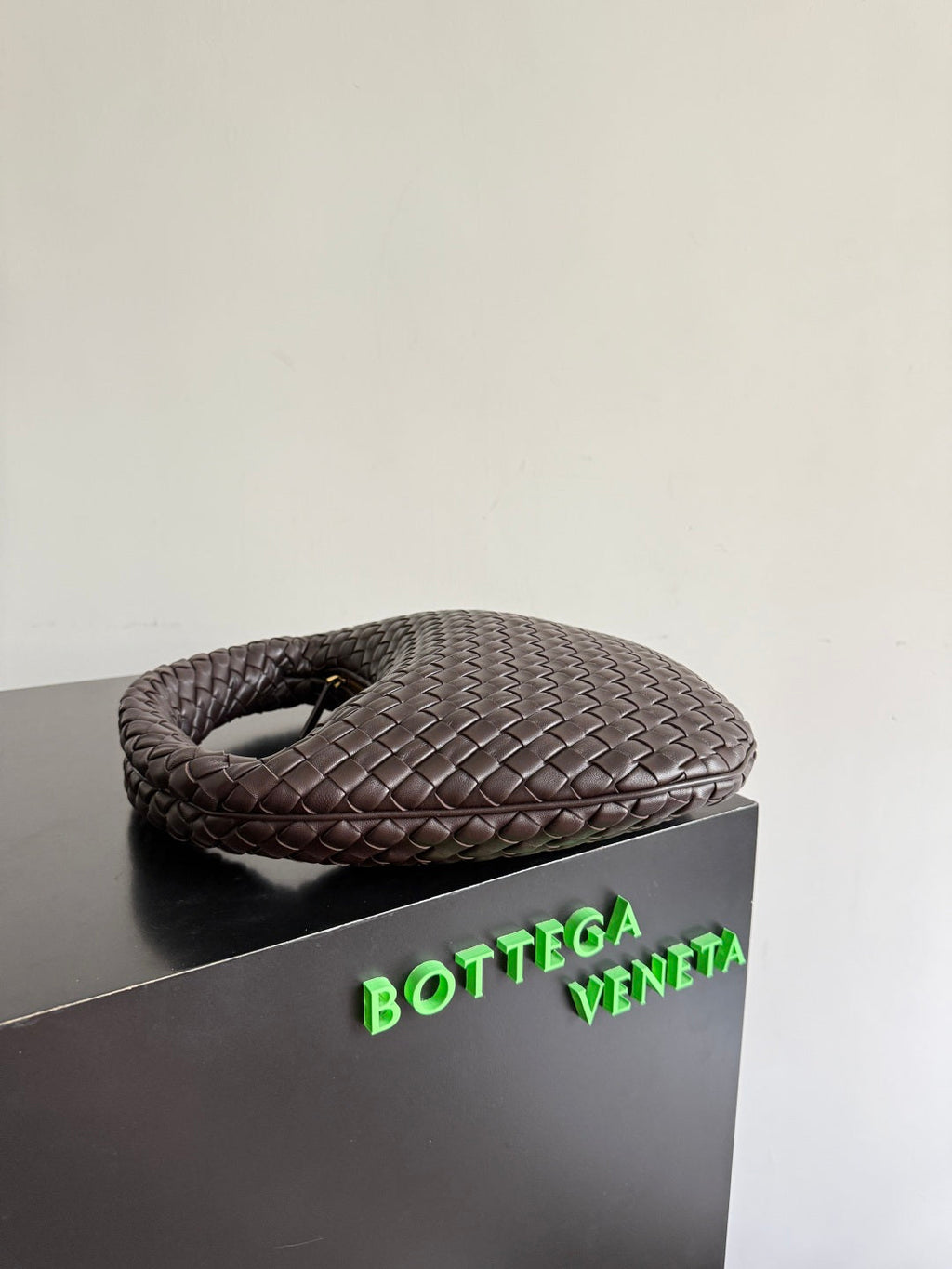 Bottega Veneta Small Veneta Bag 856736 in Coffee