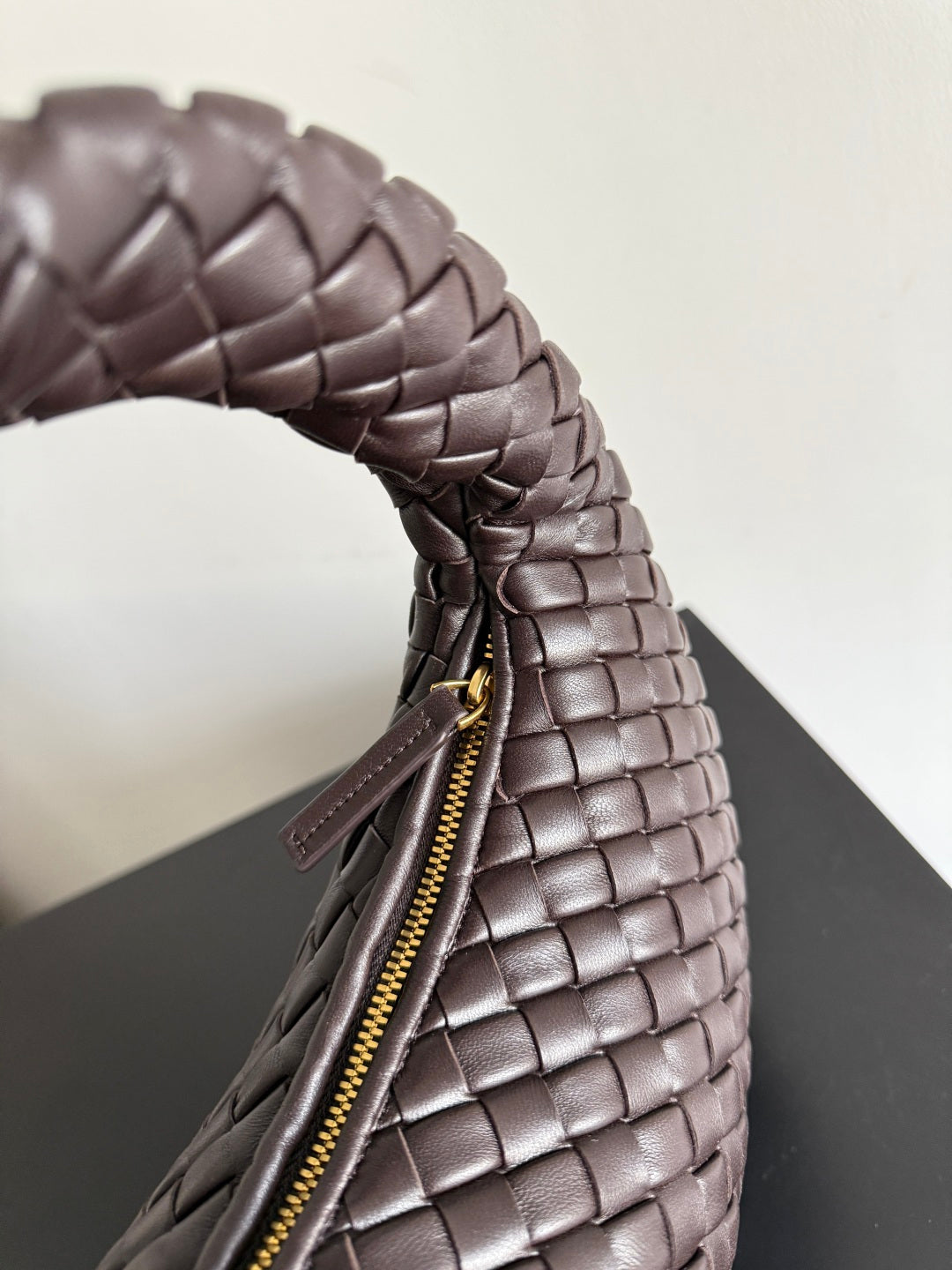 Bottega Veneta Small Veneta Bag 856736 in Coffee