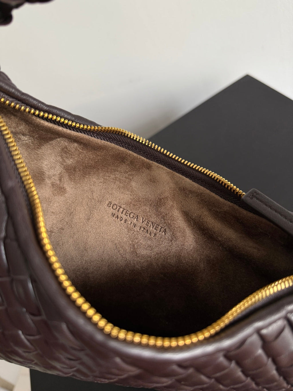 Bottega Veneta Small Veneta Bag 856736 in Coffee