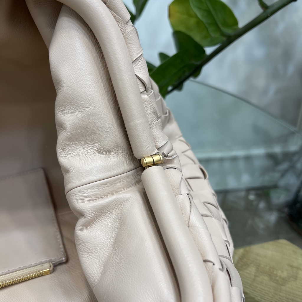 Bottega Veneta Teen Pouch 576175 Beige