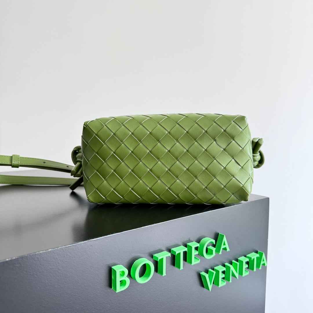 Bottega Veneta Top Handle Loop Bag 796615 in Green Leather