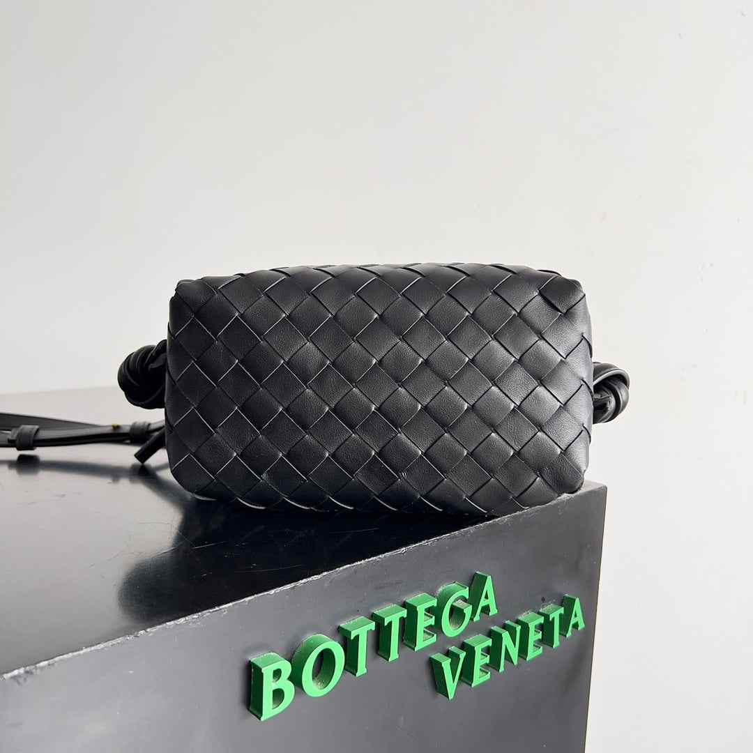 Bottega Veneta Top Handle Loop Bag 796615 in Black